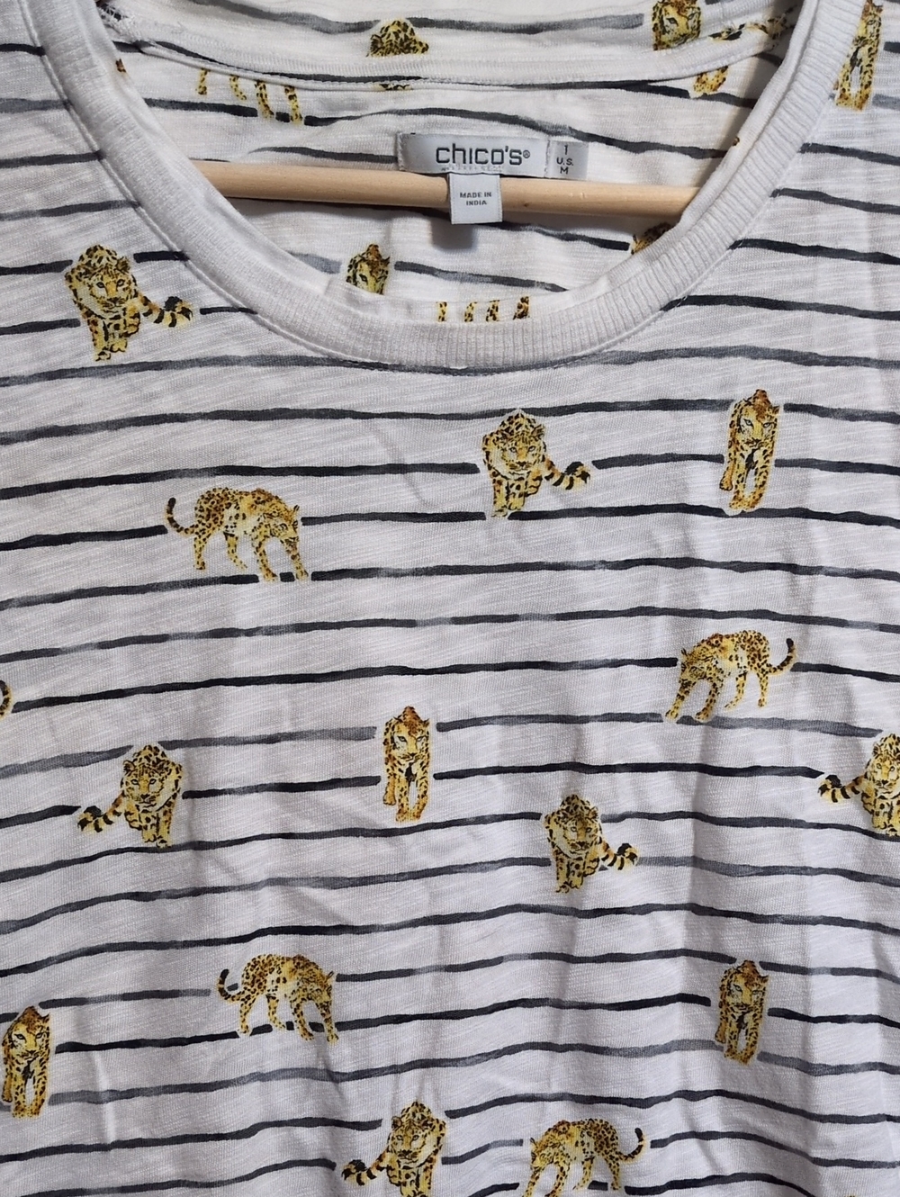 Chico's Size 1 US M Striped Leopard Cheetah Graphic Elbow-sleeve-tee Scoop neck